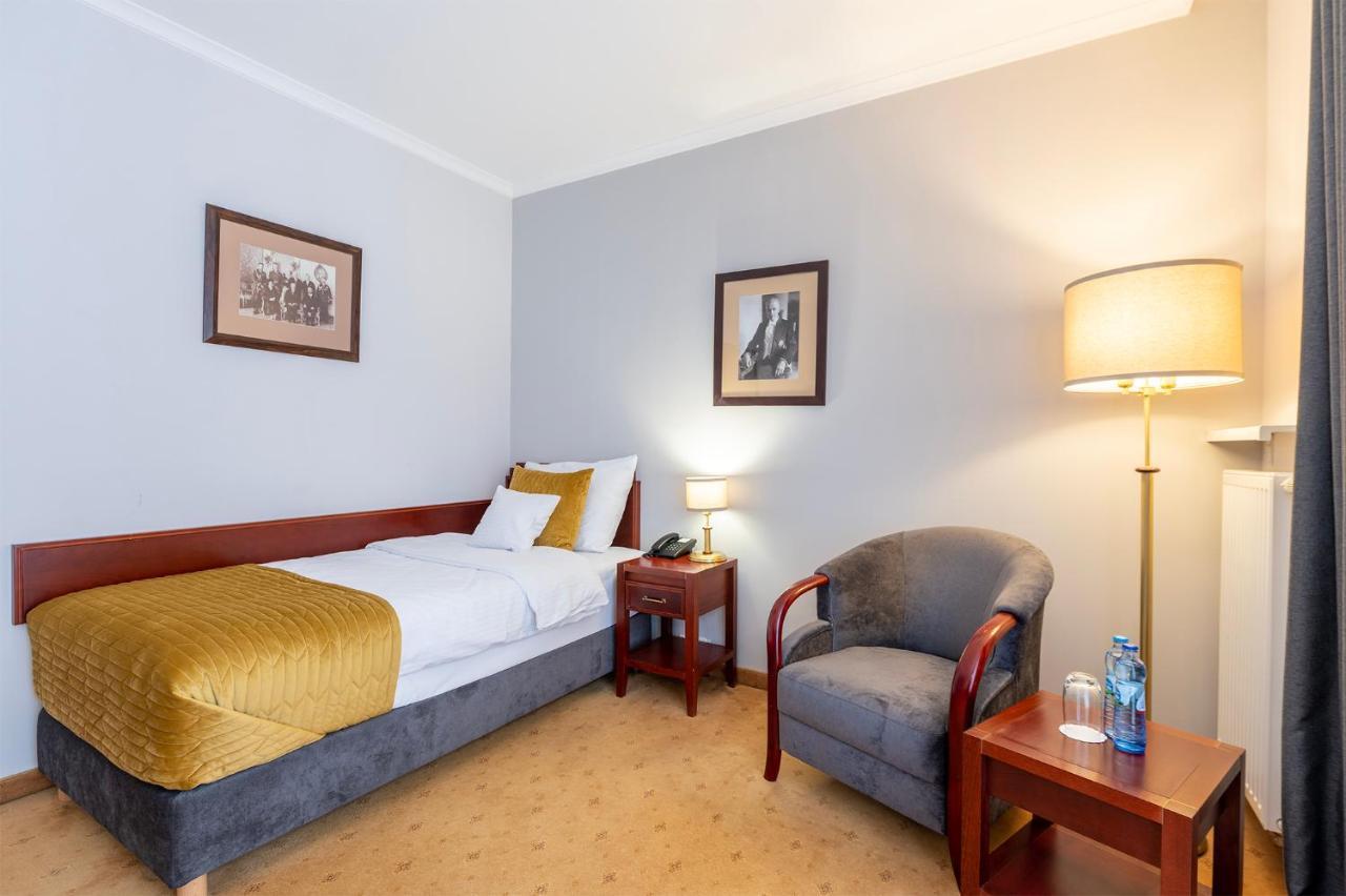Hotel Moscicki Спала Екстер'єр фото