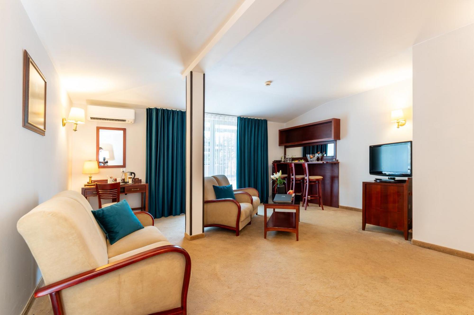 Hotel Moscicki Спала Екстер'єр фото