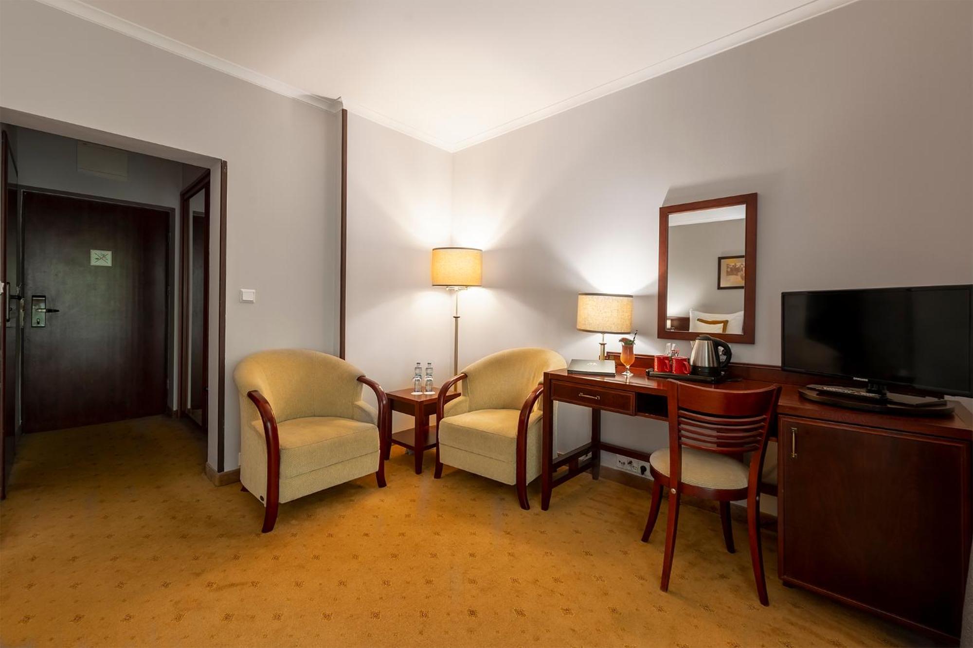 Hotel Moscicki Спала Екстер'єр фото