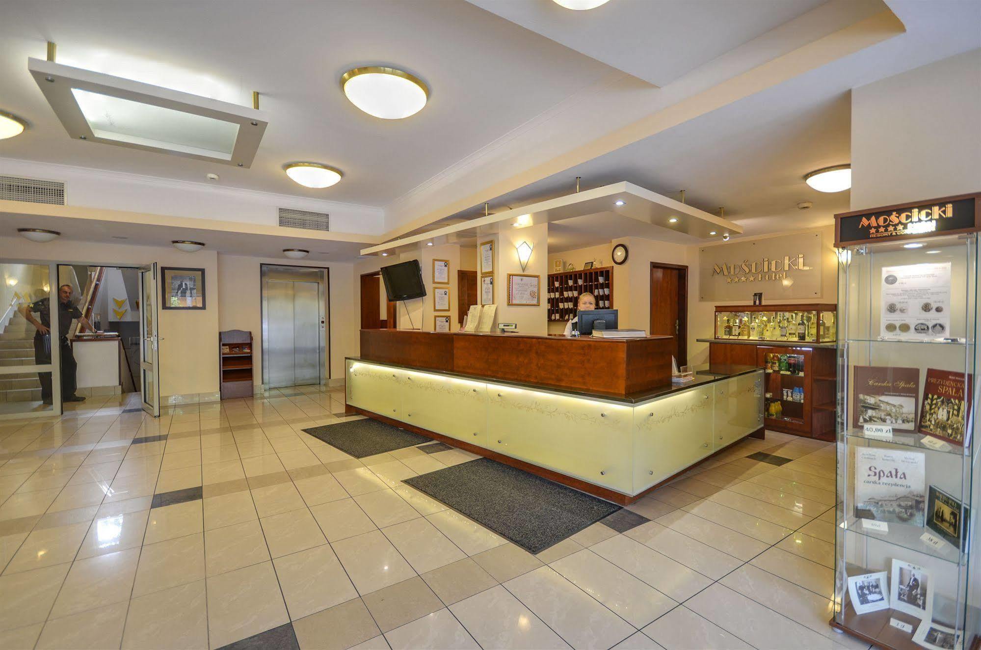 Hotel Moscicki Спала Екстер'єр фото