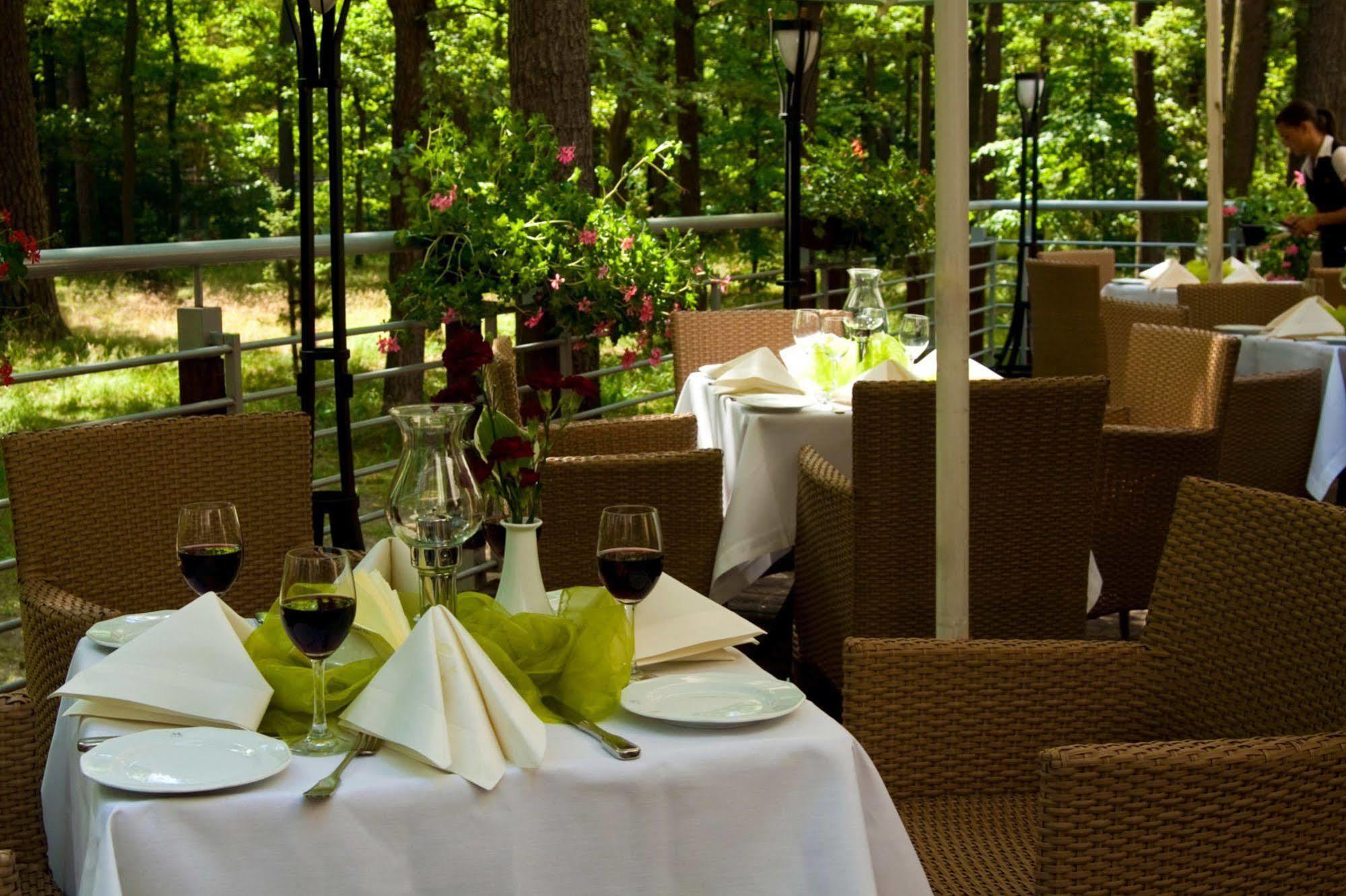 Hotel Moscicki Спала Екстер'єр фото