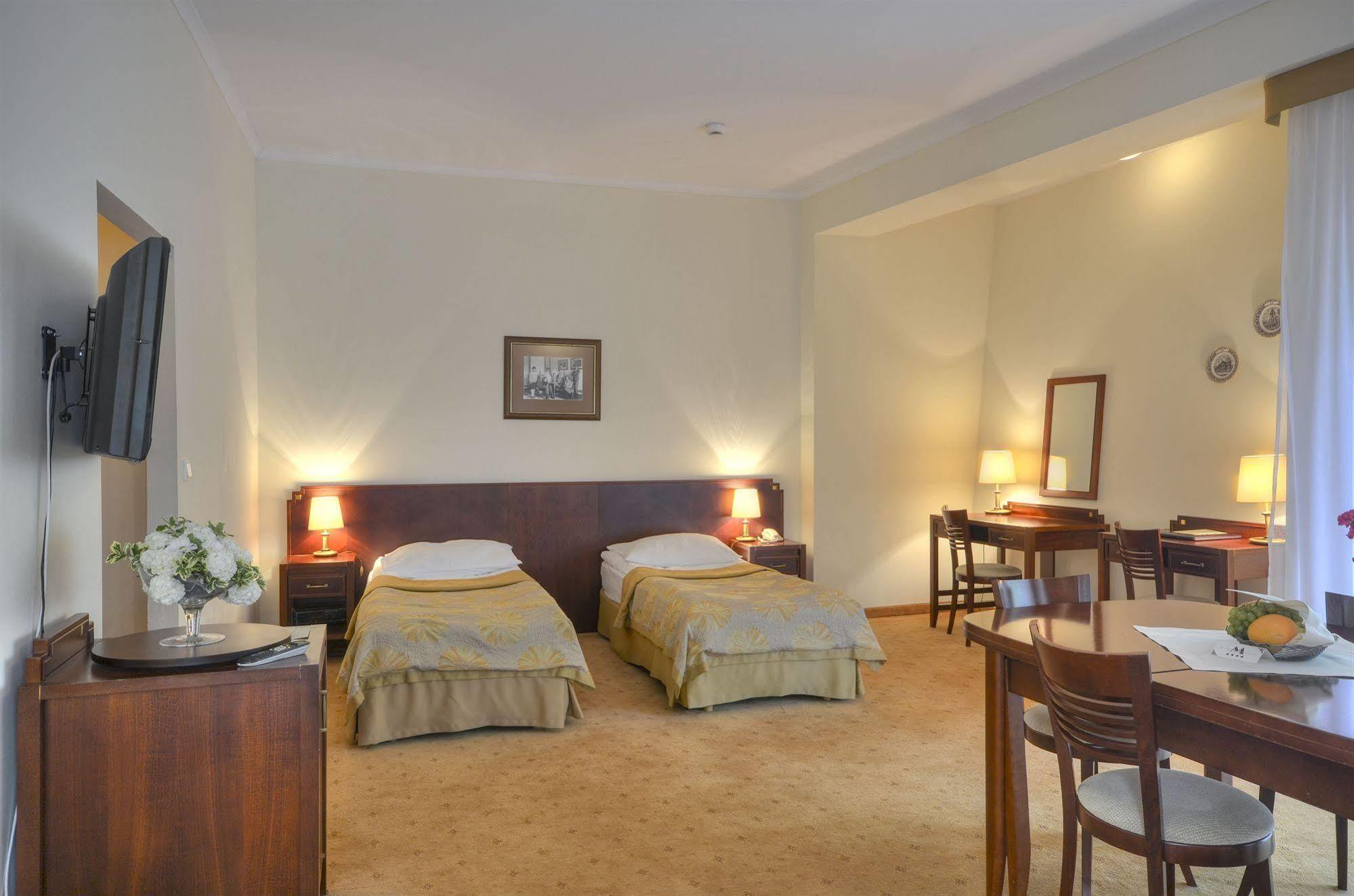 Hotel Moscicki Спала Екстер'єр фото